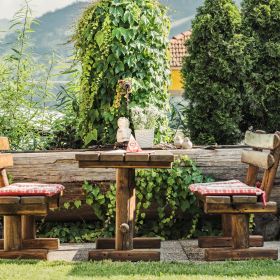 gartenbank-sommer.jpg