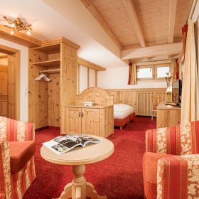 2015.04.02_alpenhof.kr.zimmer.302_004.web.jpg